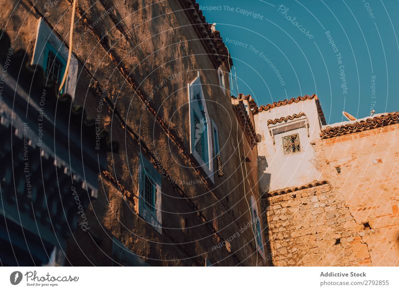 Straße mit alten Gebäuden Chechaouen Marokko Konstruktion Fassade Ferien & Urlaub & Reisen Sonnenstrahlen Tag Tourismus schön romantisch Kalkstein Stein