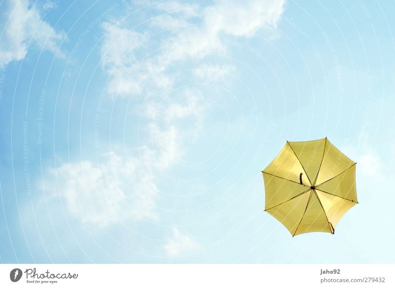 Umbrella Lifestyle Stil Luft Himmel nur Himmel Wolken Regenschirm frei Unendlichkeit blau Zufriedenheit Lebensfreude Schutz Freiheit gelb Herbst herbstlich