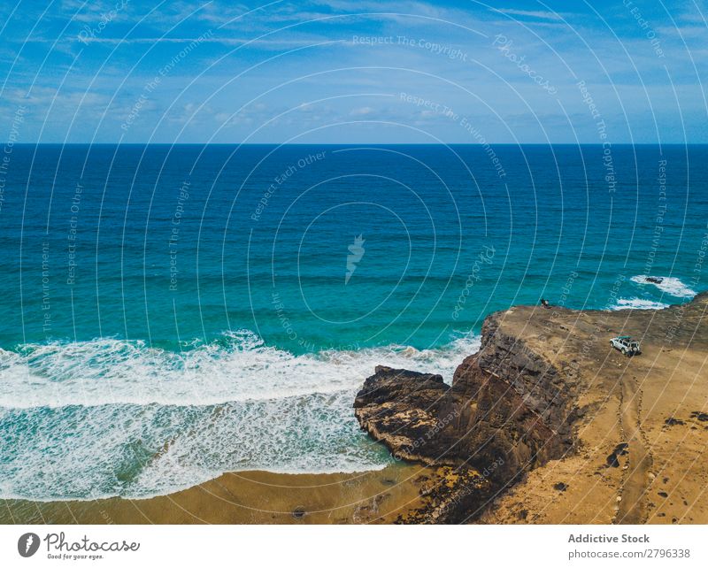 Wunderschöne Küste des Ozeans von der Drohne aus. Drohnenansicht Meer Klippe Landschaft majestätisch Spanien las palmas Fuerteventura Fluggerät Natur Wasser