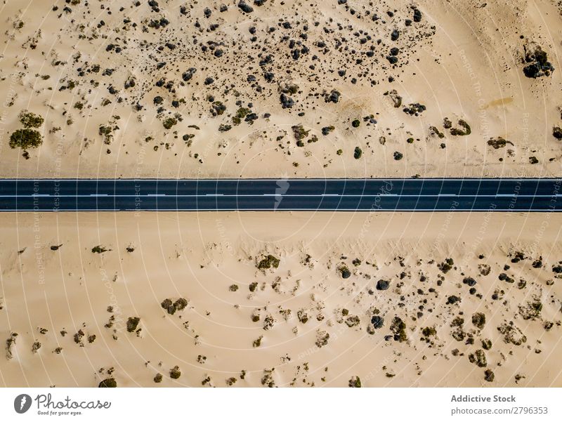Gerade Straße im sandigen Wüstenland Drohnenansicht Linie gerade Landschaft Tourismus Fuerteventura las palmas Spanien Ferien & Urlaub & Reisen Fluggerät