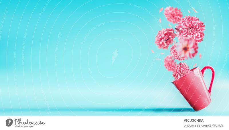 Rosa Tasse mit fliegende Blumen. Sommer concept kaufen Stil Design Feste & Feiern Natur Pflanze Mode Dekoration & Verzierung Blumenstrauß Fahne blau rosa türkis