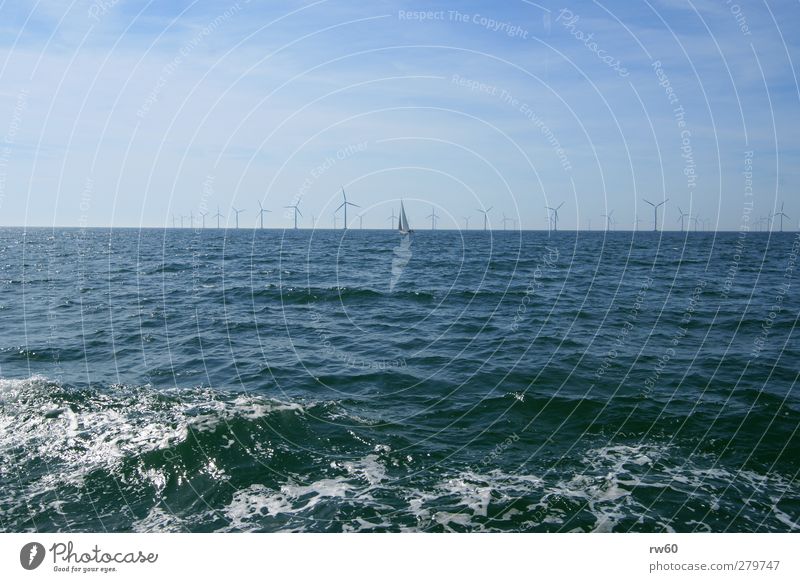 Windenergie Windkraftanlage Energiewirtschaft Erneuerbare Energie Energiekrise Wasser Ostsee Industrieanlage Segelboot Beton Metall innovativ Farbfoto