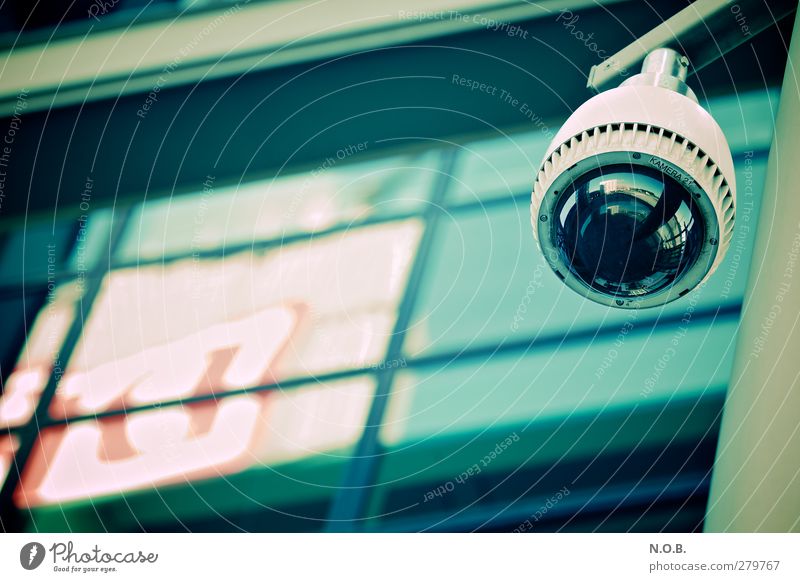 Der Grosse Bruder Überwachungskamera Überwachungsstaat Überwachungsgerät überwachen Fotokamera Kontrolle beobachten Blick türkis Mut Vertrauen Sicherheit Schutz