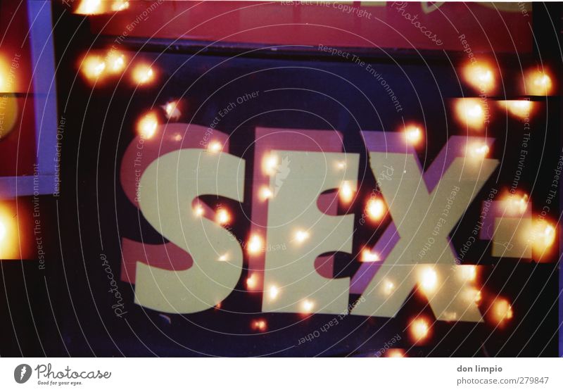 sexy light leaks Kunst Schriftzeichen glänzend hell trashig mehrfarbig Sex Sexualität Surrealismus analog Light leak Farbfoto Detailaufnahme Experiment