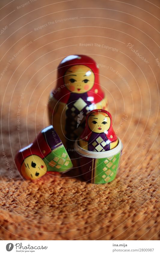 zusammenpassen Mensch feminin Kind Mädchen Frau Erwachsene Familie & Verwandtschaft Leben 3 gleich Identität einzigartig Kindheit Zukunft Matroschka Spielzeug