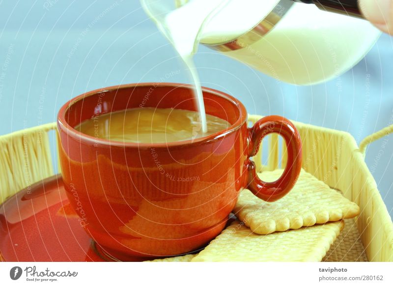 Milch in den Kaffee geben Lebensmittel Kuchen Süßwaren Ernährung Frühstück Kaffeetrinken Büffet Brunch Bioprodukte Italienische Küche Getränk Heißgetränk