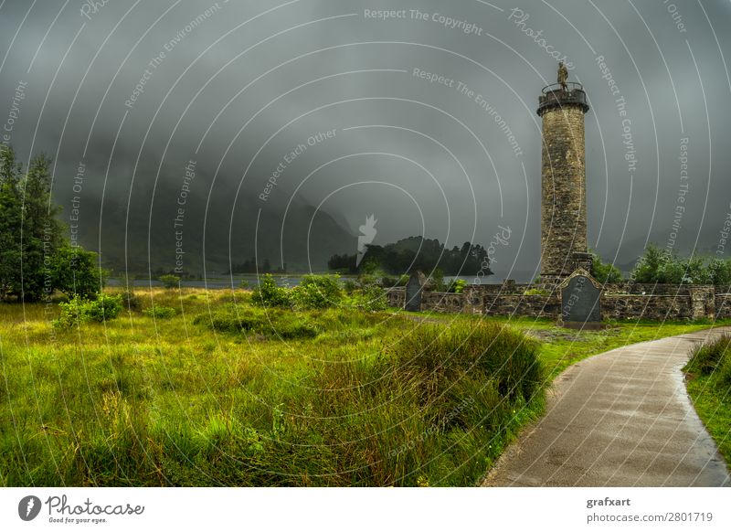 Glenfinnan Monument am Loch Shiel in Schottland bonnie prince charly charles clan wolken wolkig säule reiseziel destination umwelt nebel nebelig wald glen