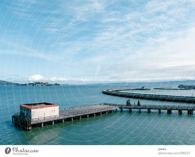 Garage zu vermieten Wasser Himmel Horizont Schönes Wetter Küste Bucht Insel San Francisco Alcatraz Kalifornien Stars and Stripes Hütte blau grau schwarz weiß