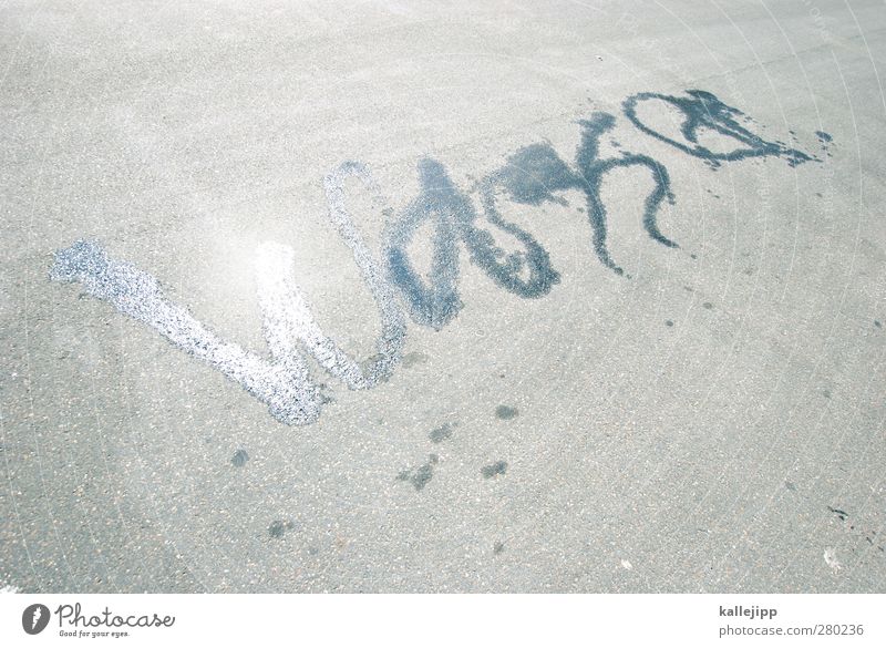 tropfen auf den heißen stein Trinkwasser Wasser Klima Klimawandel Wärme Dürre glänzend Ernährung Leben Straße Verdunstung Schriftzeichen schreibschrift Graffiti