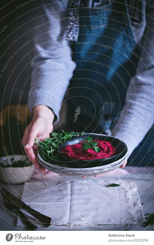 Hummus auf Teller oben Vorspeise Schürze arabisch Hintergrundbild Rote Beete Kichererbsen Essen zubereiten lecker Diät Dip eintauchend Östlich Lebensmittel