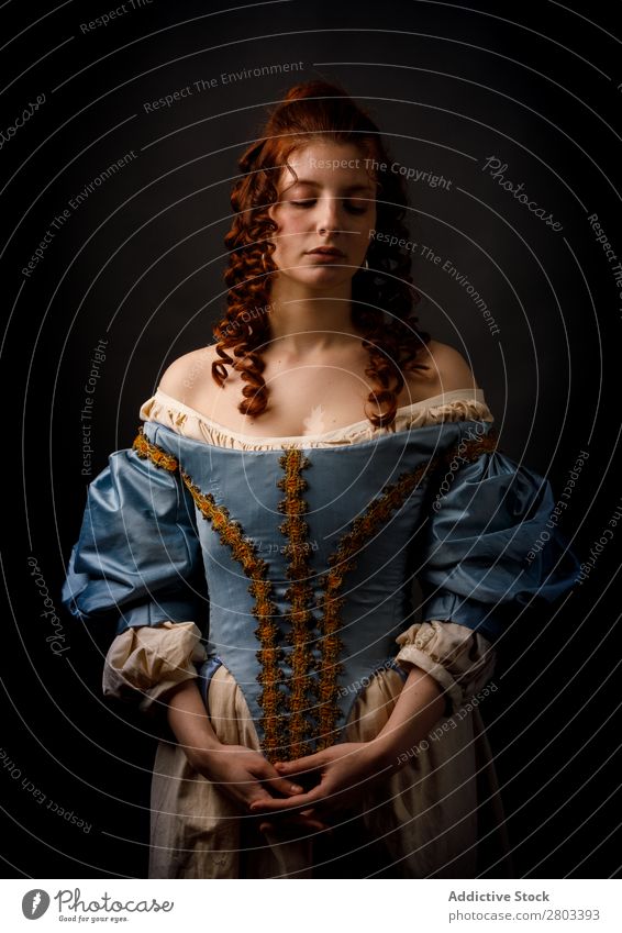 Schöne Frau in mittelalterlicher Kleidung Barock rothaarig Karneval Renaissance Prinzessin Königlich Maskerade Phantasie Bekleidung Aristokratie Mode elegant