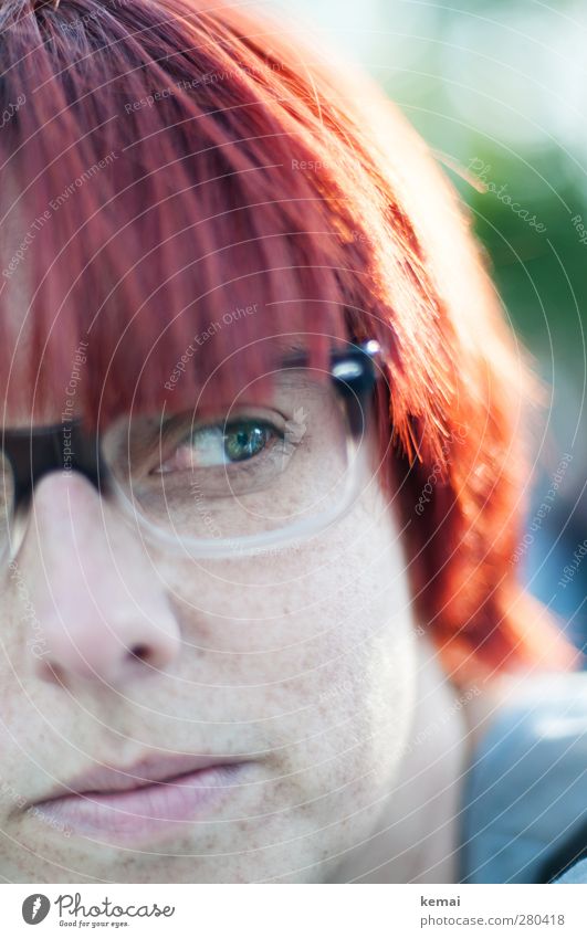 Rotlicht Lifestyle Mensch feminin Frau Erwachsene Leben Kopf Auge Nase Mund 1 30-45 Jahre Brille Haare & Frisuren rothaarig kurzhaarig Blick schön