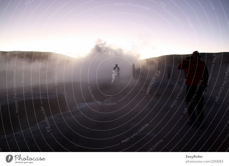 Höhenwinde Mensch 6 Menschengruppe Natur Landschaft Urelemente Erde Luft Wind Nebel Felsen Berge u. Gebirge Gipfel Schwefelquelle Stein Wasserdampf wandern Duft