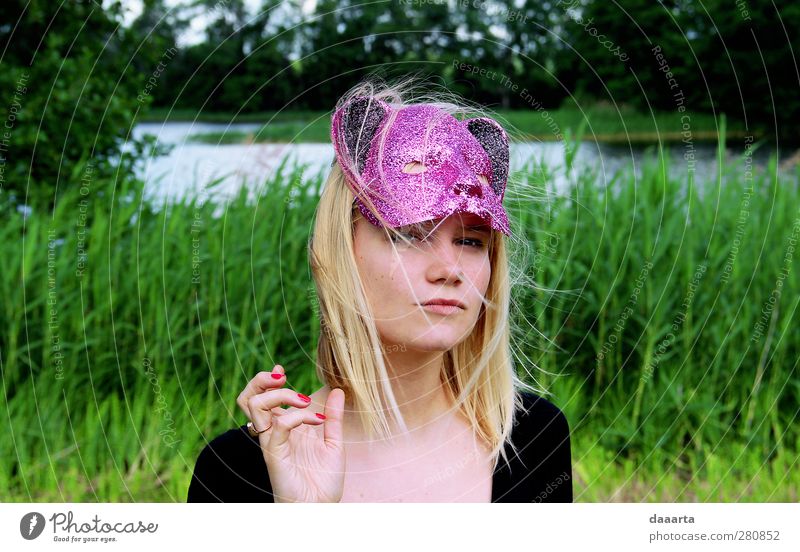 Selbstporträt feminin Junge Frau Jugendliche Erwachsene 1 Mensch 18-30 Jahre Natur Landschaft Pflanze Wolken Sommer Schönes Wetter Feld Seeufer Accessoire Maske
