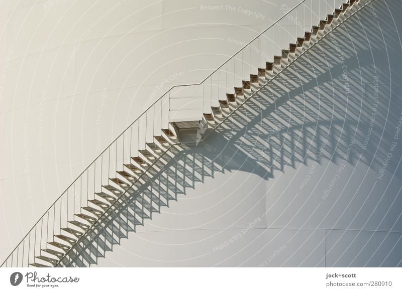 absteiger von Oben Silo Energiewirtschaft Speicher Treppe eckig lang modern weiß Symmetrie Wege & Pfade Schattenspiel Treppenabsatz abstrakt Strukturen & Formen