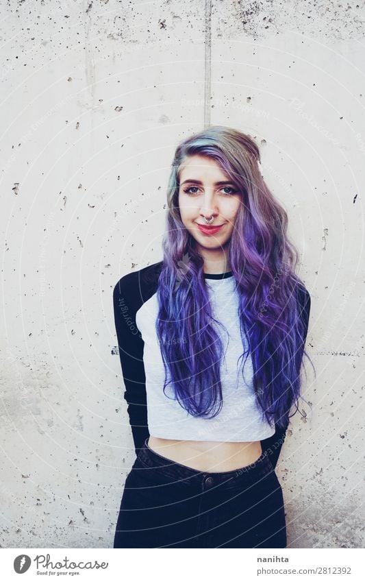Coole junge Frau mit blauem Haar schön Haare & Frisuren Gesicht Freiheit Mensch feminin Junge Frau Jugendliche Erwachsene 1 18-30 Jahre Jugendkultur Punk