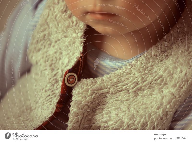 kuschlig eingepackt Mensch Kind Baby Kleinkind Mädchen Junge Kindheit Leben 1 0-12 Monate 1-3 Jahre Mode Bekleidung Jacke Pelzmantel Fell Weste Knöpfe kalt