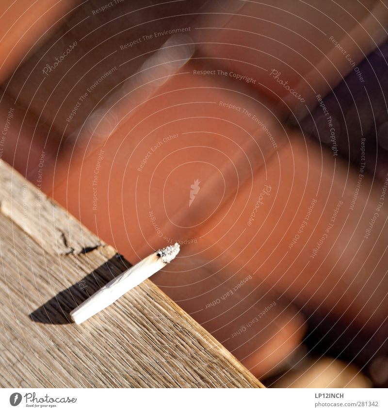 / Gesundheit Gesundheitswesen Rauchen Wohlgefühl Zufriedenheit Holz Backstein genießen warten rot Leidenschaft Risiko Verbote Sucht Suchtverhalten Zigarette