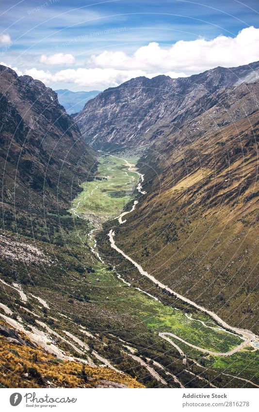 Schönes Tal in Huaraz, Peru, Südamerika Abenteuer Anden Hintergrundbild schön blanca blau Wolken Kordilleren Ausflugsziel grün wandern huaraz huascaran See