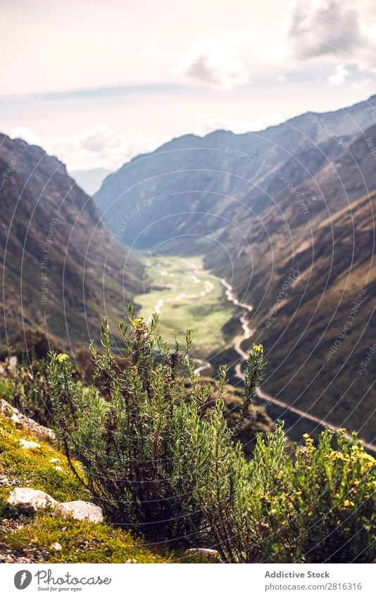 Schönes Tal in Huaraz, Peru, Südamerika Abenteuer Anden Hintergrundbild schön blanca blau Wolken Kordilleren Ausflugsziel grün wandern huaraz huascaran See