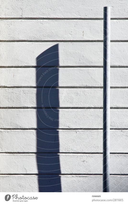 schattenwurf Bauwerk Mauer Wand Fassade ästhetisch Linie liniert rechtwinklig Schlagschatten Putzfassade weiß graphisch Kontrast Strukturen & Formen Farbfoto