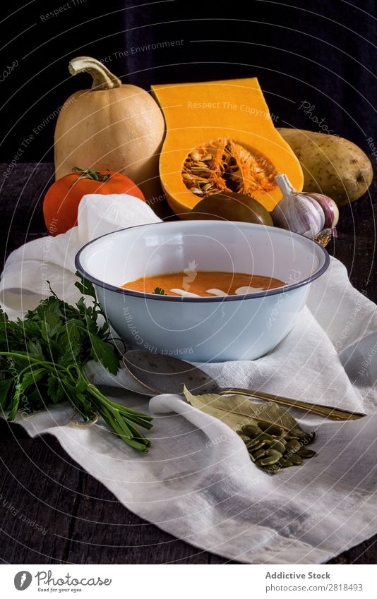 Kürbissuppe für die Halloween-Party Suppe Lebensmittel Abendessen Dekoration & Verzierung Hexe Kuchen Mahlzeit Herbst Nahaufnahme Menschenleer grün