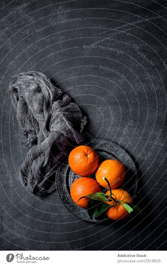 Orangen auf dunklem Hintergrund trinken Hintergrundbild Getränk Gesundheit Frühstück Zitrusfrüchte Gewürznelke Entzug Diät Lebensmittel frisch Frucht grün Saft