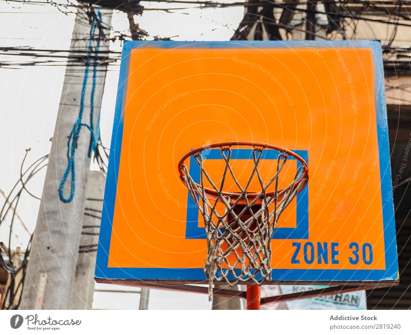 Eva Ozkoidi_orange Korb Ball orangefarbener Korb Spielen Sport Straße Philippinen Manila Luzon Orange Zone 30 Buchstaben Großstadt Asien Pazifik Ring Netzball