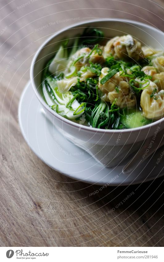 Enjoy! Lebensmittel Fleisch Meeresfrüchte Käse Suppe Eintopf Ernährung Mittagessen Abendessen Büffet Brunch Bioprodukte Asiatische Küche Geschirr Teller