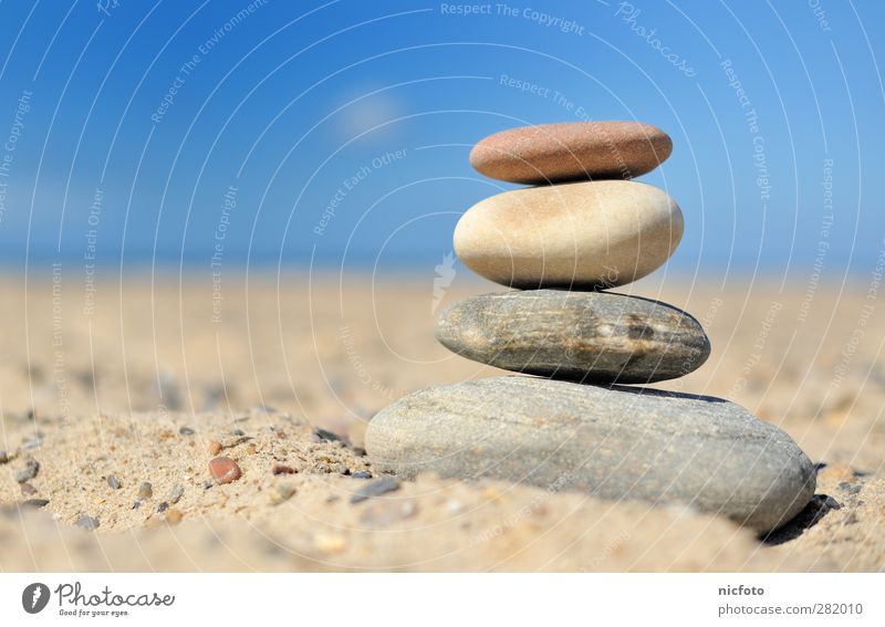 Steine am Strand Erholung Meer Sand Schönes Wetter Küste Turm Gefühle Zufriedenheit Kraft Willensstärke loyal Warmherzigkeit Beginn Einsamkeit einzigartig