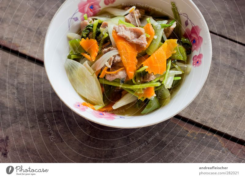 kambodschanisches essen. die zweite. Lebensmittel Fleisch Gemüse Ernährung Mittagessen Schalen & Schüsseln Wärme Möhre Lauchgemüse Zwiebel Wasserspinat