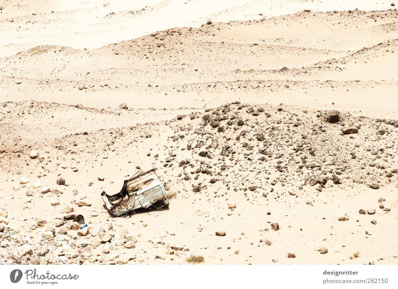 abgewrackt Umwelt Natur Sand Klima Wärme Dürre Wüste Düne Verkehrsmittel Fahrzeug PKW Lastwagen Schrott schrottreif Karosserie Autowrack schäbig Abwrackprämie