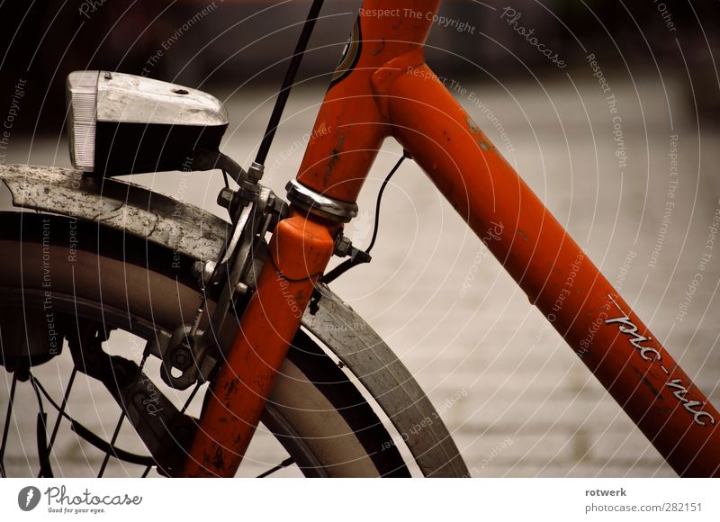 pic-nic Design Ausflug Städtereise Fahrradfahren Straße alt einfach orange Farbfoto Außenaufnahme Nahaufnahme Menschenleer Morgen Schwache Tiefenschärfe