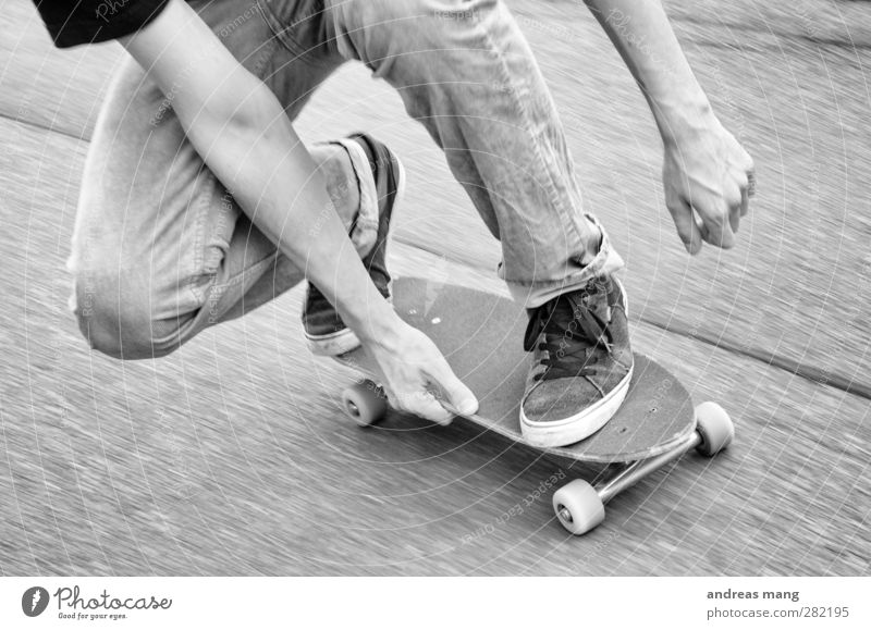 Asphalt Cruiser Stil Freude sportlich Skateboarding Sport Straße fahren Coolness elegant frei Unendlichkeit trendy rebellisch Geschwindigkeit Stadt Mut Übermut