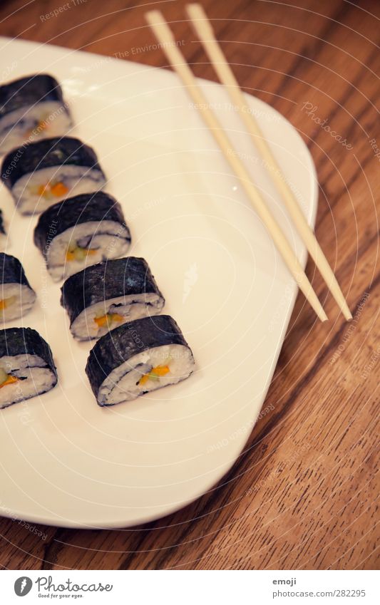 vegetarisches Sushi Fisch Ernährung Mittagessen Fingerfood Teller lecker natürlich Japanisch Farbfoto Innenaufnahme Nahaufnahme Menschenleer Tag