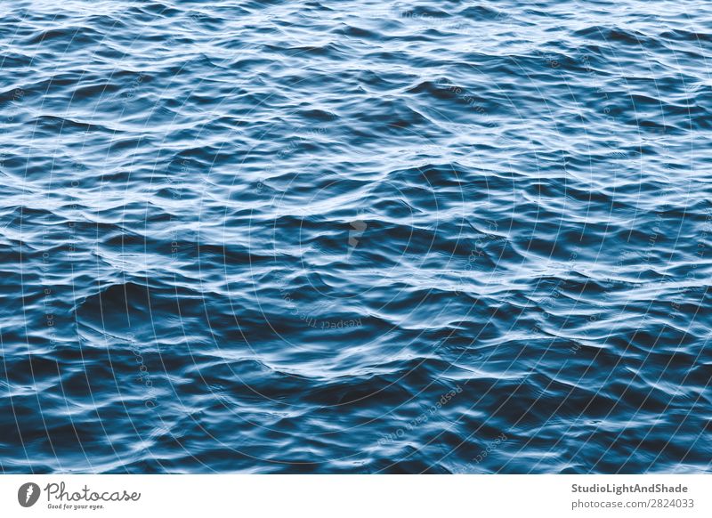 Blaue Wassertextur Meer Wellen Natur See Fluss Bewegung Flüssigkeit maritim nass natürlich Sauberkeit blau Farbe winken Rippeln Riffel liquide Hintergrund