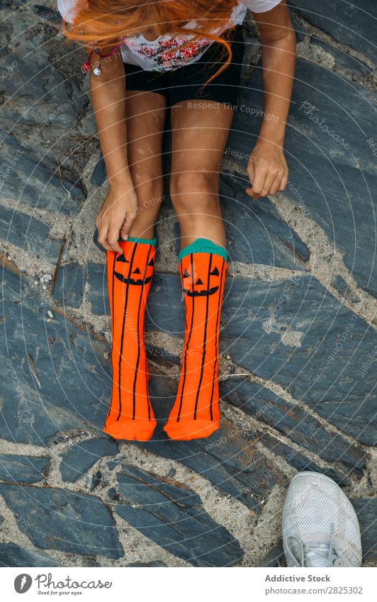 Crop Mädchen zieht kreative Socken an Kniestrümpfe anhaben anmachend Kürbis Halloween Herbst Kind Bekleidung einzigartig Ferien & Urlaub & Reisen Mode