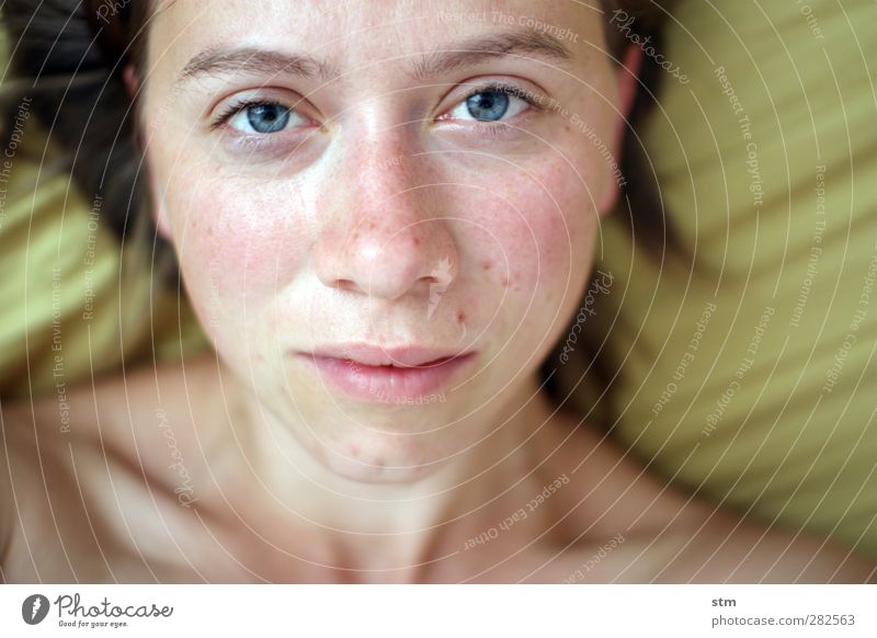 Frauenportrait feminin Erwachsene Haut Kopf Haare & Frisuren Gesicht Auge Nase Mund Sommersprossen 1 Mensch 30-45 Jahre Weiblicher Akt nackt Nackte Haut