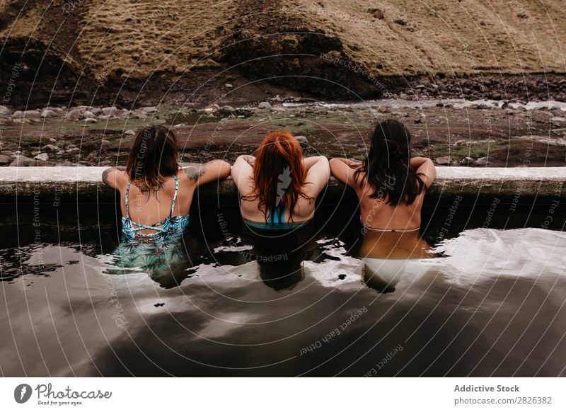 Drei Frauen in der Therme Thermalquelle Island Erholung Tourismus Wellness Ferien & Urlaub & Reisen thermisch Wasser Therapie vulkanisch Resort Spa Gesundheit