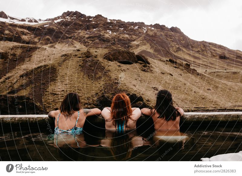 Drei Frauen in der Therme Thermalquelle Island Erholung Tourismus Wellness Ferien & Urlaub & Reisen thermisch Wasser Therapie vulkanisch Resort Spa Gesundheit