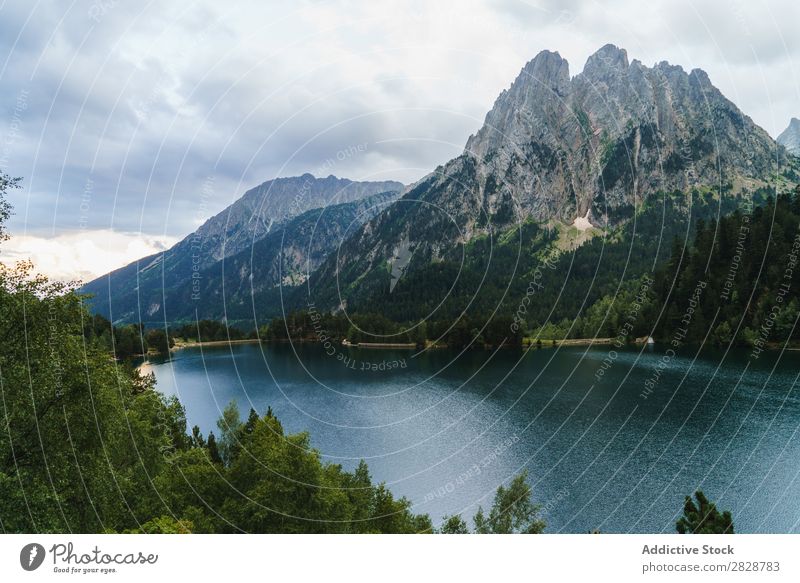 Luftbild zum Bergsee Berge u. Gebirge See Aussicht Landschaft Fluggerät Natur Wasser schön Ferien & Urlaub & Reisen Tourismus grün Beautyfotografie anschaulich