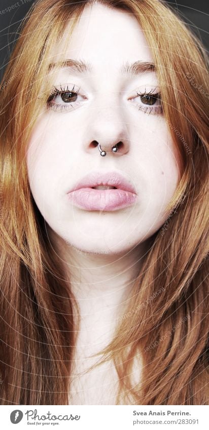 ! feminin Junge Frau Jugendliche Kopf Haare & Frisuren Nase Mund Lippen 1 Mensch 18-30 Jahre Erwachsene Piercing septum rothaarig langhaarig einzigartig