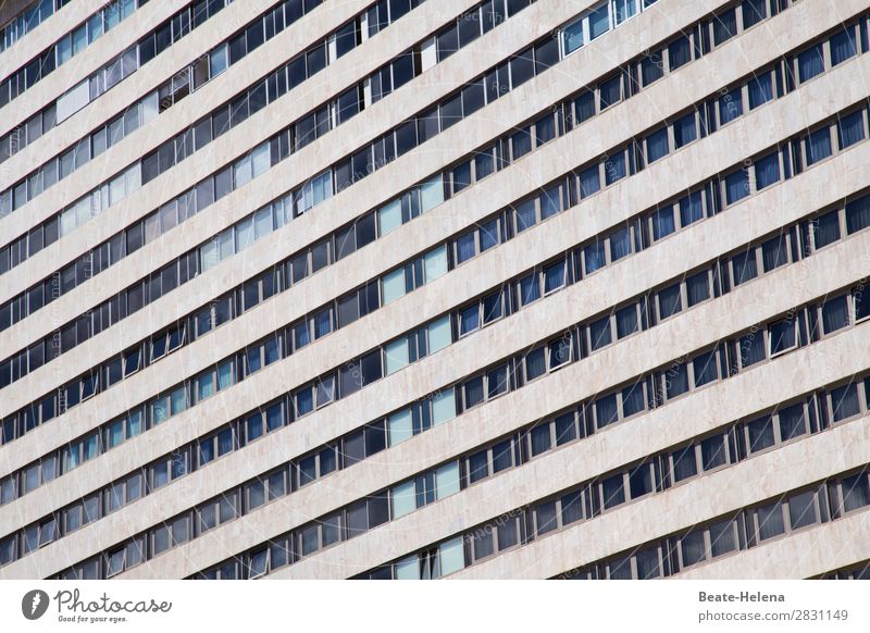 herausragend | die geöffneten Fenster Lifestyle Industrie Unternehmen Madrid Spanien Europa Stadt Hauptstadt Stadtzentrum Hochhaus Bankgebäude Fassade