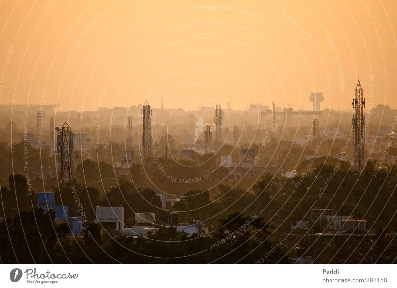 Sunset in Chennai überbevölkert Haus Unendlichkeit Madras Tamil Nadu Indien Kontrast Abenddämmerung Schatten Horizont Smog Farbfoto Außenaufnahme Menschenleer