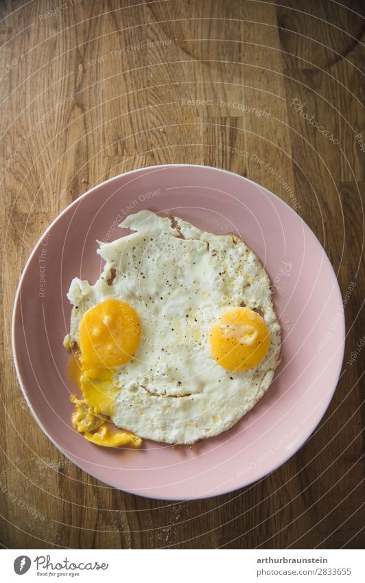 Spiegelei Gesicht auf Holz Lebensmittel Ei Ernährung Frühstück Bioprodukte Vegetarische Ernährung Slowfood Geschirr Teller kaufen Gesundheit Gesunde Ernährung