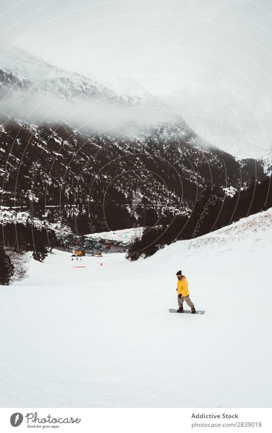 Touristische Snowboardtouren Mensch Reiten Sport Winter Hügel Berge u. Gebirge Schnee Landschaft Natur weiß Eis Jahreszeiten kalt Ferien & Urlaub & Reisen Weg