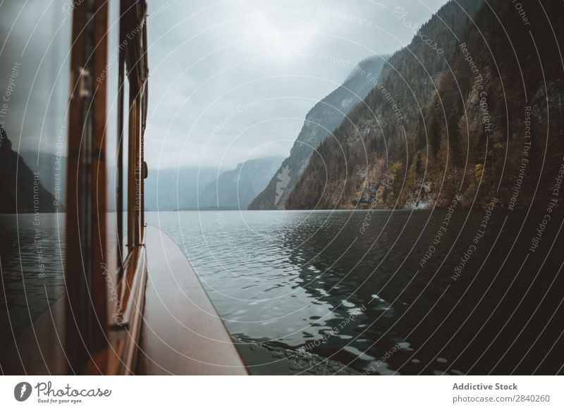 Boot auf dem Königssee See alpin Landschaft Park Wasser Berchtesgaden Berge u. Gebirge Natur Bayern Ferien & Urlaub & Reisen national Reflexion & Spiegelung