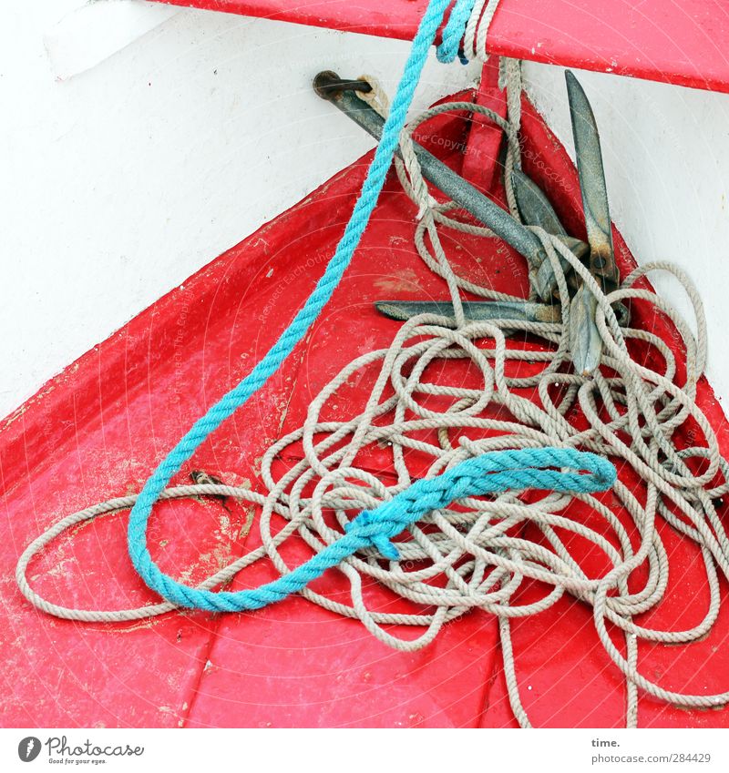 Exterieur | gefangen in plastik Schifffahrt Fischerboot Ruderboot Wasserfahrzeug Anker Seil Bank Bootslack Bootswand Beiboot Knoten Schnur Metall Kunststoff