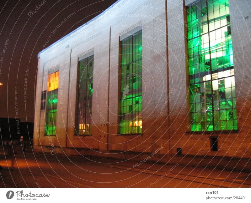 beleuchtung Gebäude Fabrikhalle Beleuchtung Licht grün Architektur orange
