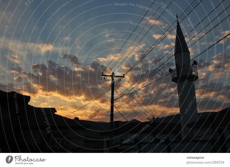 albanischer Abendhimmel Ferne Sommer Kabel Telekommunikation Energiewirtschaft Elektrizität Strommast Himmel Wolken Sonnenaufgang Sonnenuntergang Albanien Dorf
